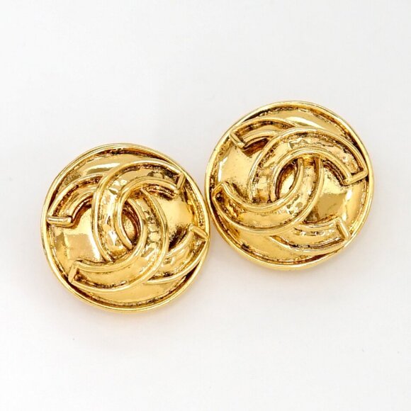 CHANEL CC Logos Round Clip-On Earrings Gold Tone 94P Auth w/Box #5310 - Picture 1 of 5